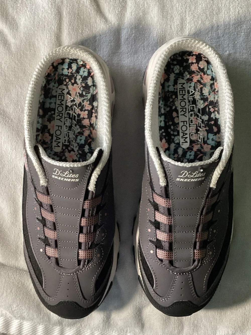 Skechers D'Lites Women's Gray and Pink Slip-On Memory Foam Sneakers - Picture 1 of 11
